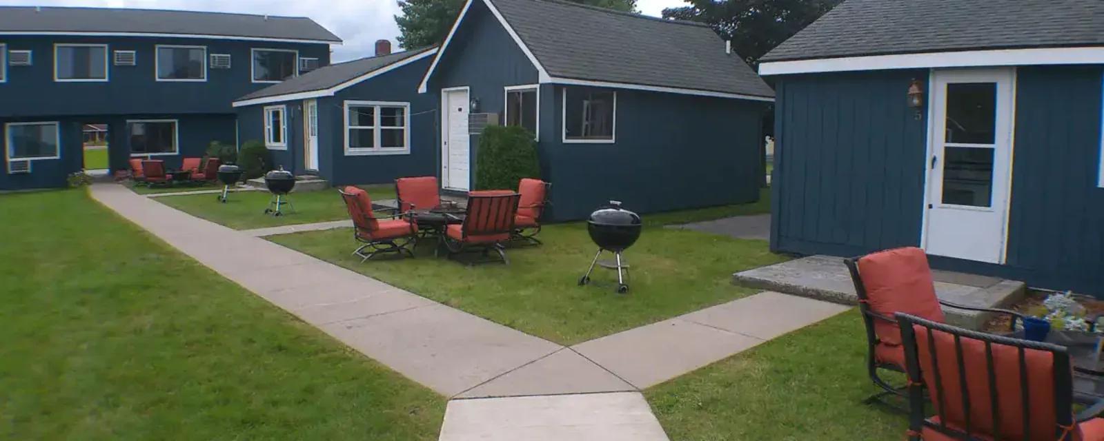Cottage courtyard with firepit seating